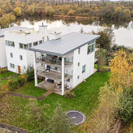 Lakeside Property With Access Into Spa On A Nature Reserve Bauhinia House Hm73 Somerford Keynes 외부 사진